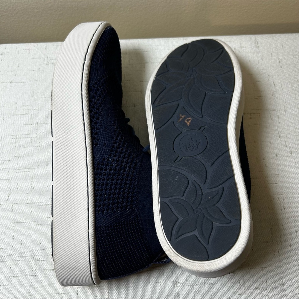 Born "Sunburst" Handcrafted Sneakers Shoes Size 7M Navy/White Women - Picture 7 of 7